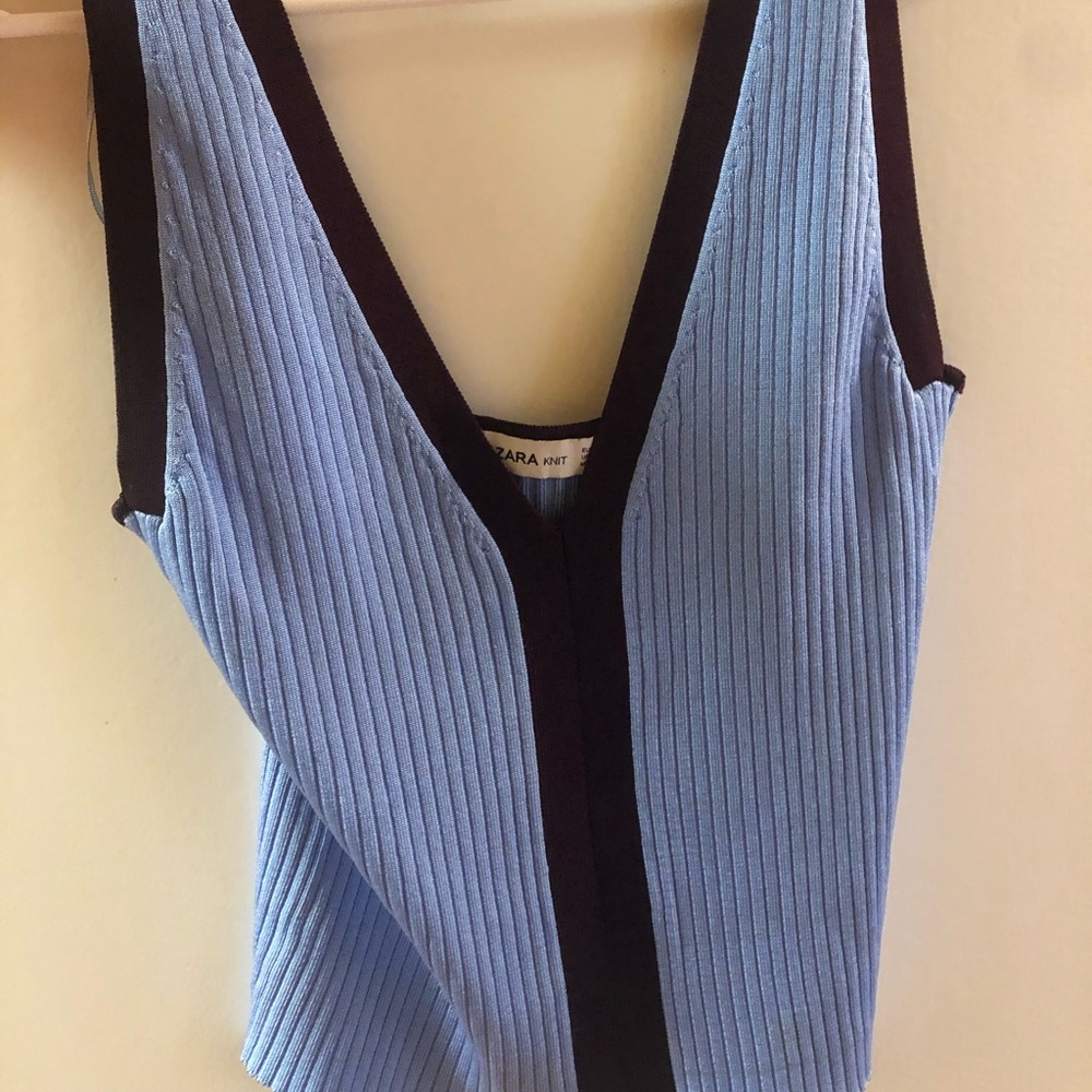 Zara knit blouse, v neck and ridged